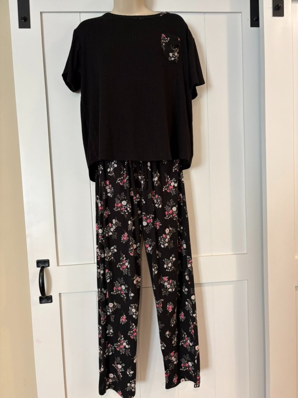Flora Nikrooz 2 piece black floral pajama set, size S/CH